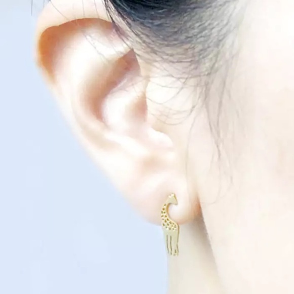 Gold Giraffe heart Stud Earrings - Picture 3 of 3